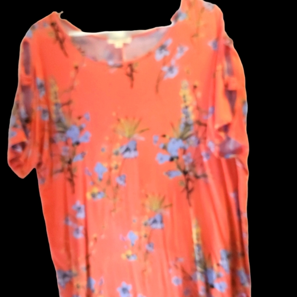 Blouse with sleeve cut outs